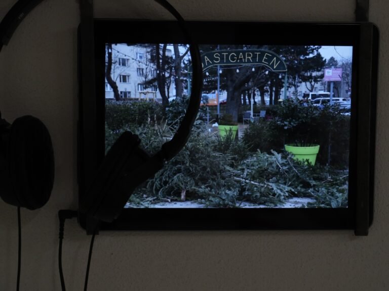 L. Puchner | Inside–Outside ex